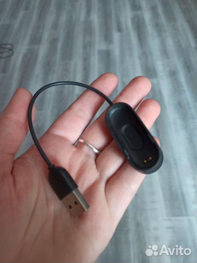 Зарядное устройство для фитнес браслета mi band 4