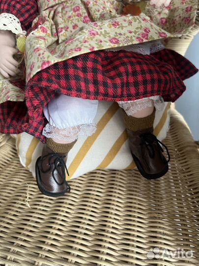 Кукла фарфоровая коллекционная