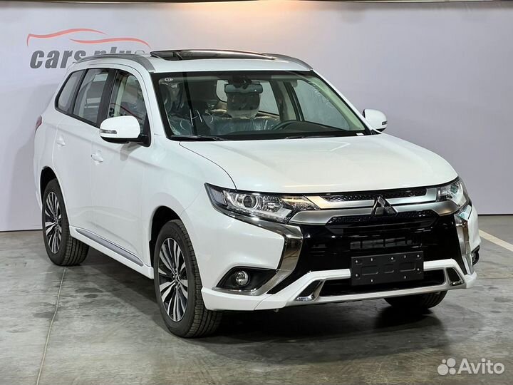 Mitsubishi Outlander 2.0 CVT, 2022, 20 км