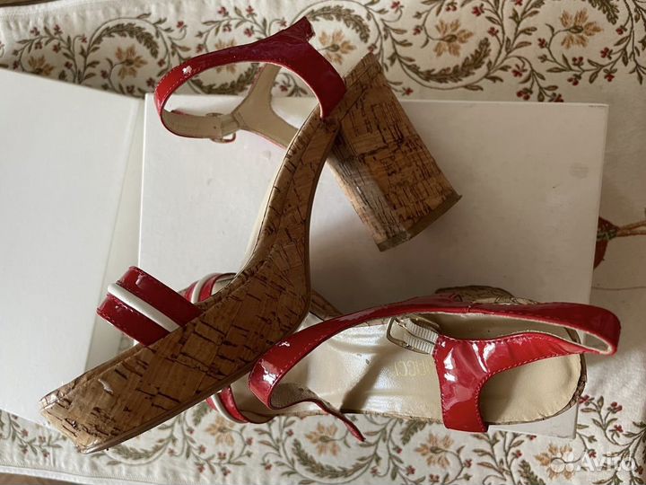 Красные лакированные босоножки Antonio Biaggi