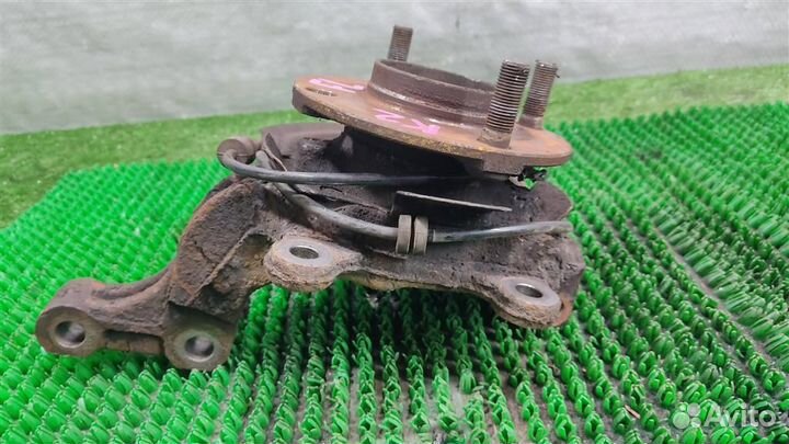 Кулак передний левый Nissan Tiida 2008