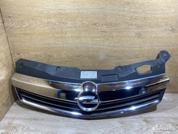 Решетка радиатора Opel Astra H рест Арт. 130440