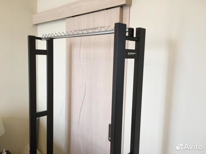 Напольная деревянная вешалка 