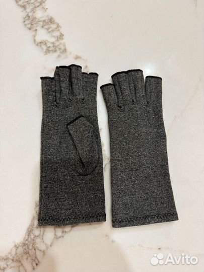 Перчатки без пальцев женские