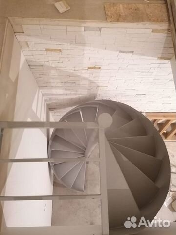 Винтовая лестница в дом из металла №101