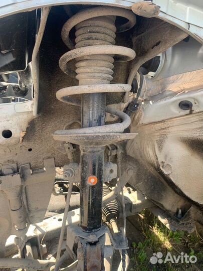 Стойка подвески передняя левая Renault Arkana JC2D