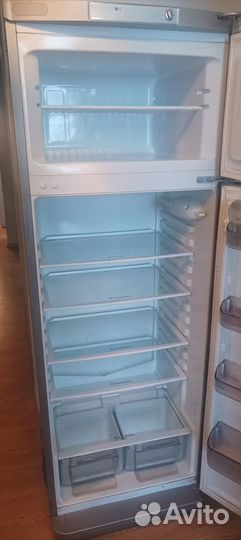 Холодильник бу ariston