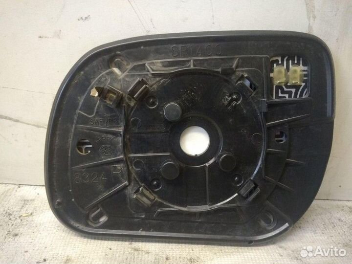 Зеркальный элемент правый Toyota RAV4