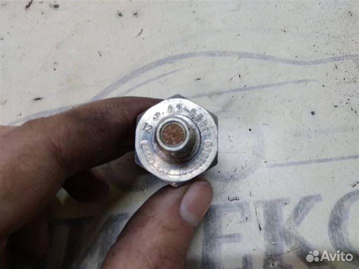 Датчик давления масла VW Passat (B7) 2011-2015