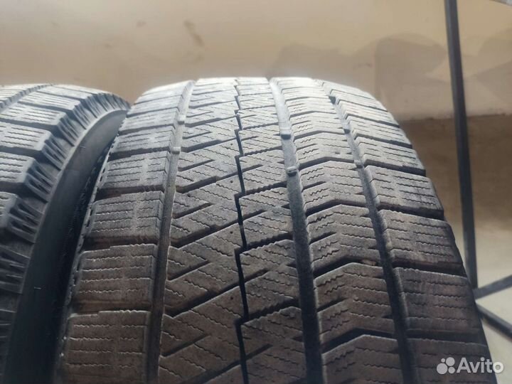 Bridgestone Blizzak VRX2 215/55 R17