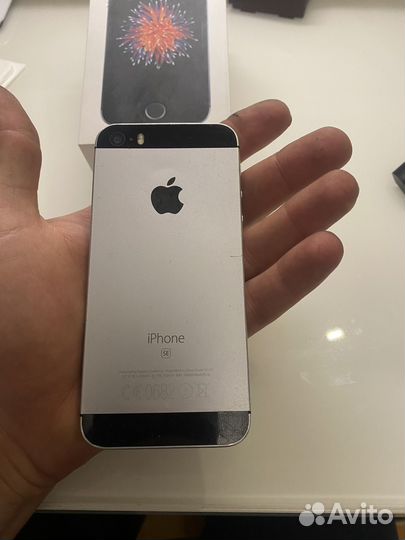 iPhone SE, 32 ГБ