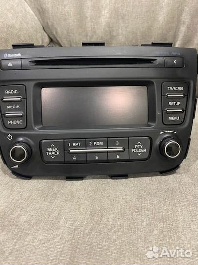Продаю штатную магнитолу Kia Sorentо 2013 года