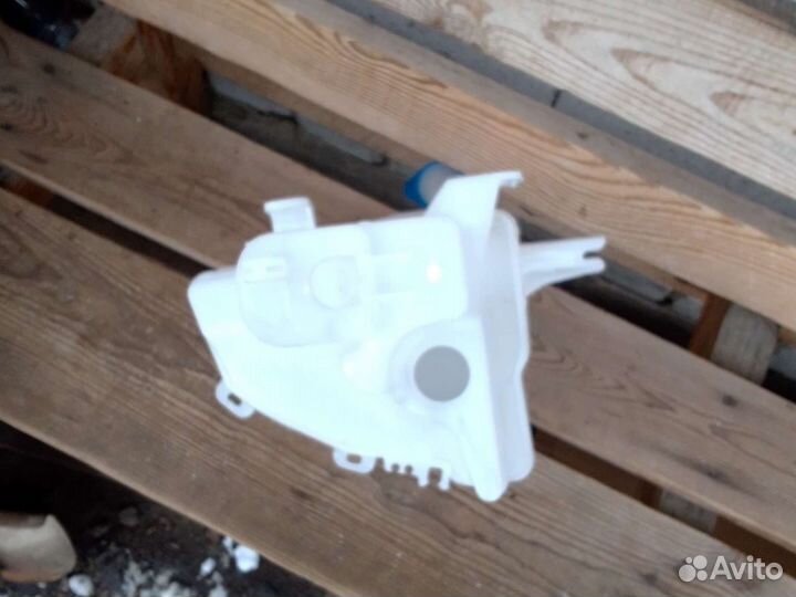 Бачок омывателя 986204Y000 Кия Рио 2011-2017