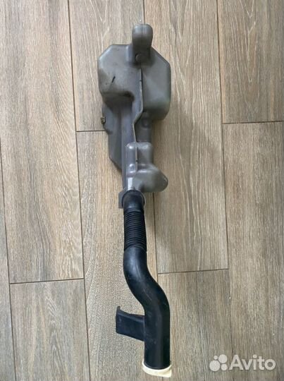 Бачок омывателя лобового стекла