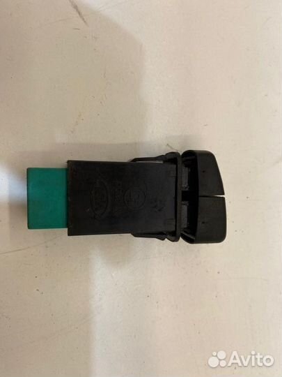 Кнопка задняя Kia Shuma лифтбек 1.5 2000