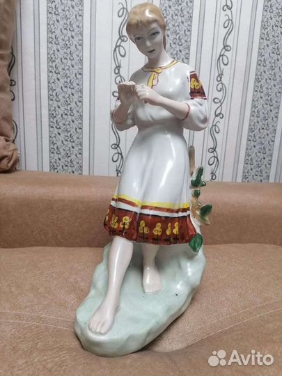 Статуэтка фарфор