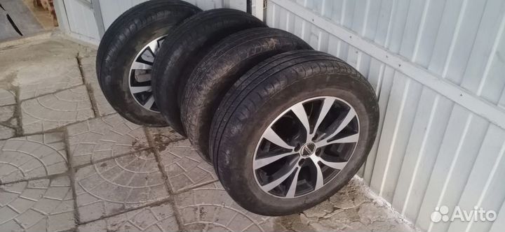 4 литых диска r15 4x100 с летней резиной на Kia Ri