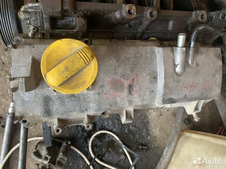 Renault logan клапанная крышка