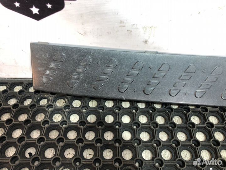 Накладка заднего бампера Mitsubishi Pajero