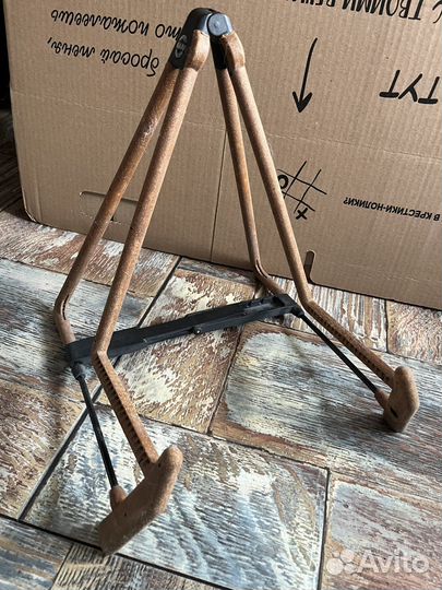 Подставка для гитары