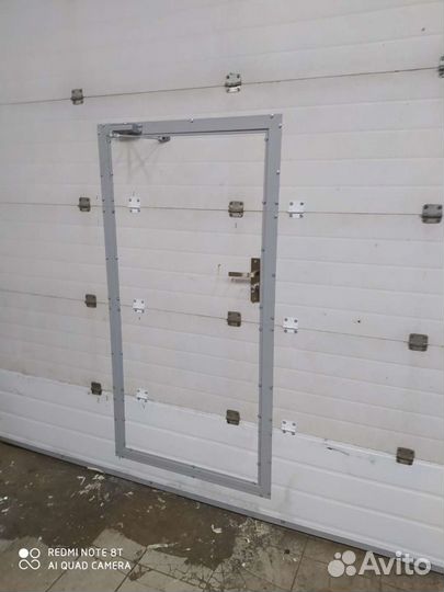 Врезка калитки в секционные ворота