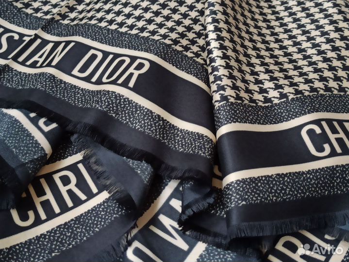 Платок Dior шелковый бежевый 3 цвета