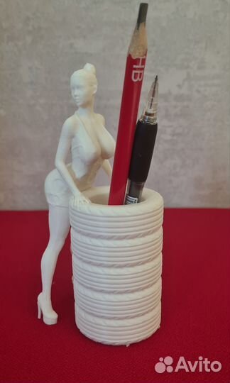 Оригинальная подставка для канцелярии Девушка