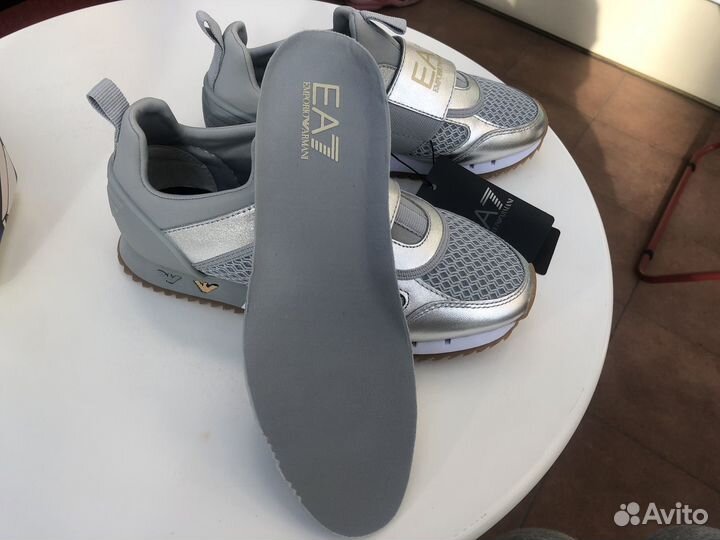 Кроссовки новые