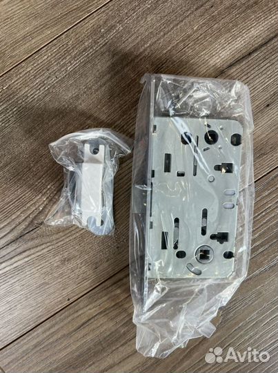 Замок на магните для межкомнатных дверей