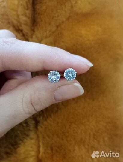 Серьги-гвоздики