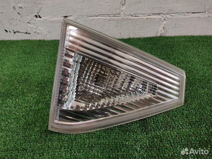Фонарь задний внутренний левый Subaru Impreza GE
