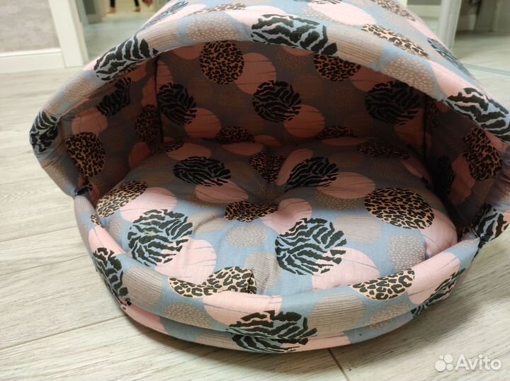 Лежанка домик для маленьких собак или кошки, б/у