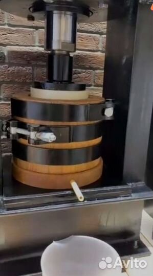 Сыродавленное масло чёрного тмина из бочонка