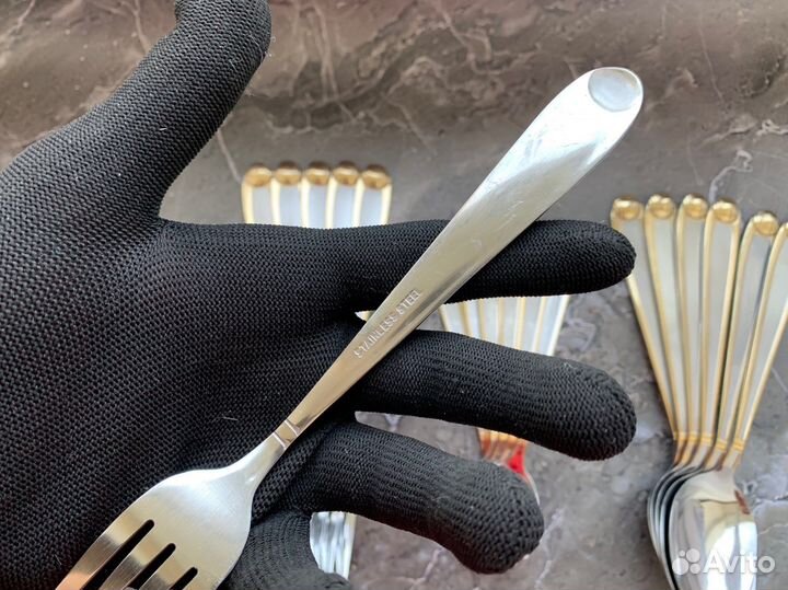 Набор столовых приборов (вилки и ложки)