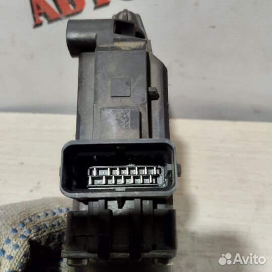 Передний левый моторчик стеклоподъемника Fabia 2