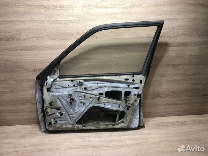 Дверь передняя правая Мерседес W124