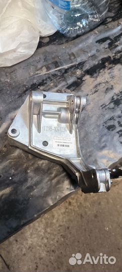 Кронштейн генератора granta