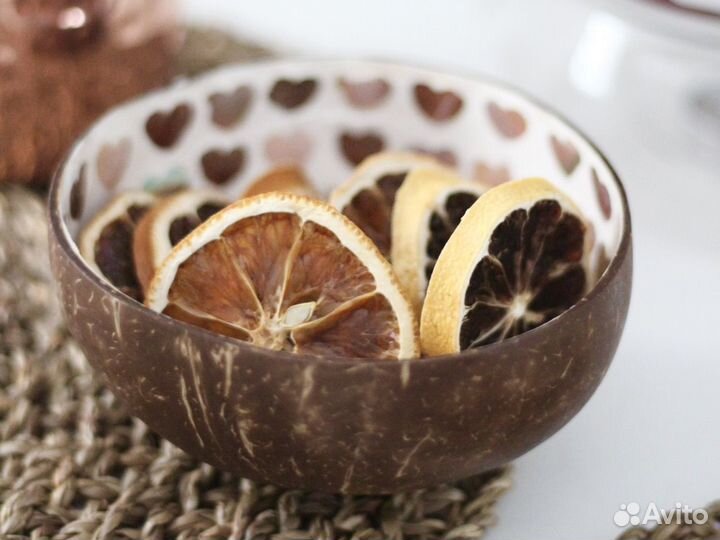 Пиала из кокоса с декором из ракушек