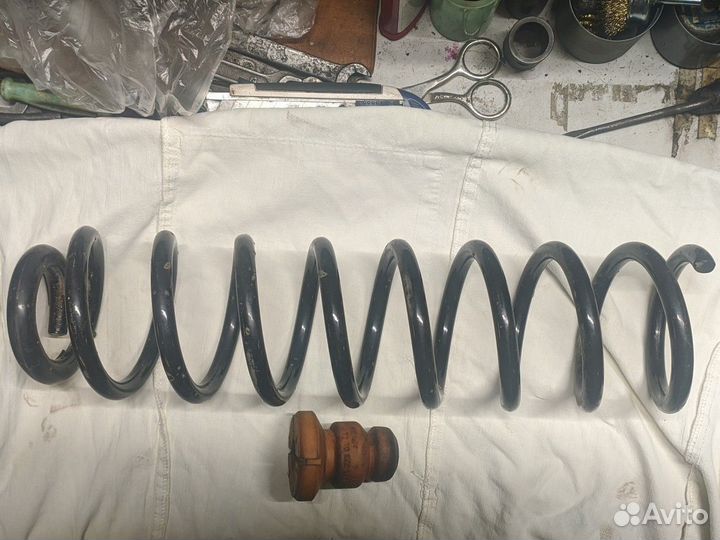 Пружина передняя a2113211304 Mercedes E230