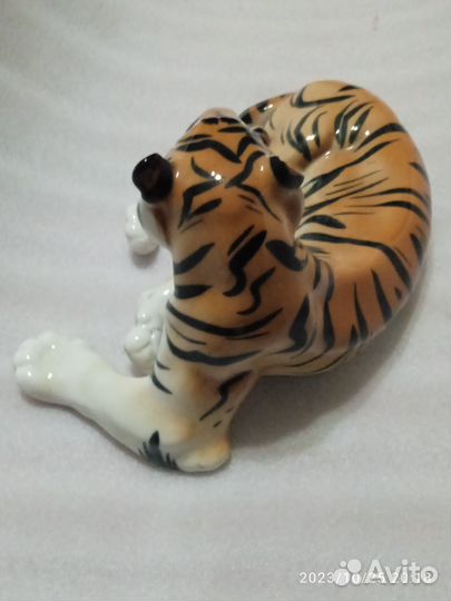 Тигр статуэтка большая