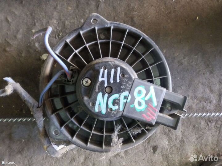 Мотор печки на toyota sienta NCP81