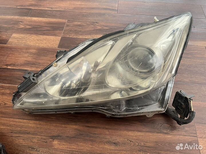 Фара левая на is250