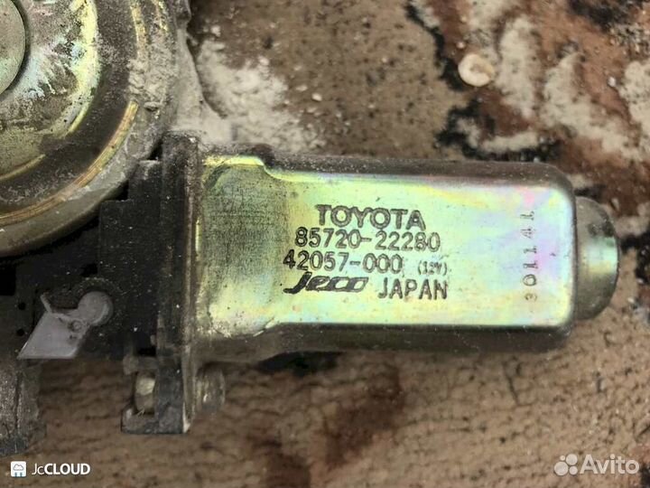 Стеклоподъемник на toyota mark II GX100 GX105 JZX1