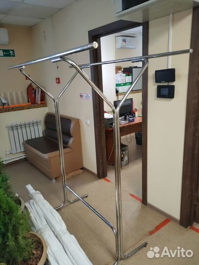 Вешалка напольная металлическая