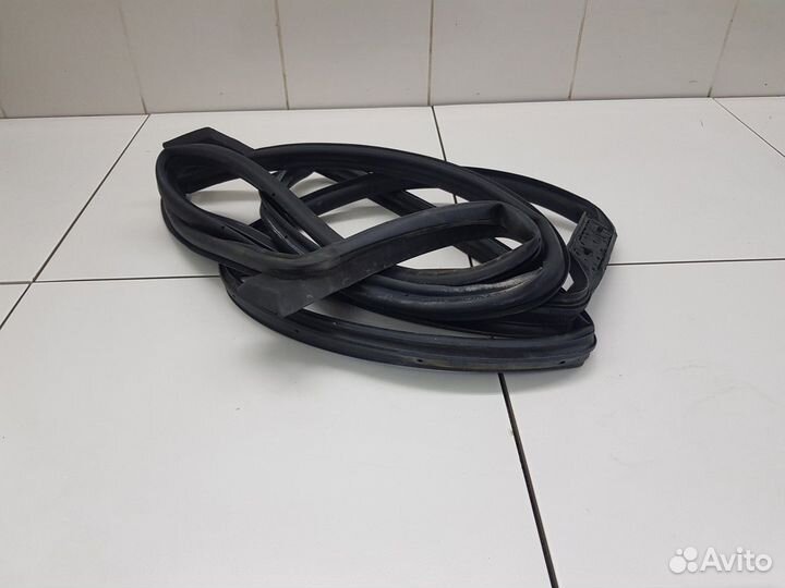 Уплотнитель передней правой двери (Geely Coolray)