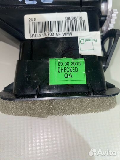 Volkswagen Polo 09- Дефлектор воздушный левый 428