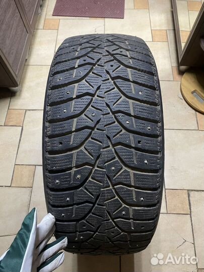 Bridgestone Blizzak Spike-02 225/50 R17 94T