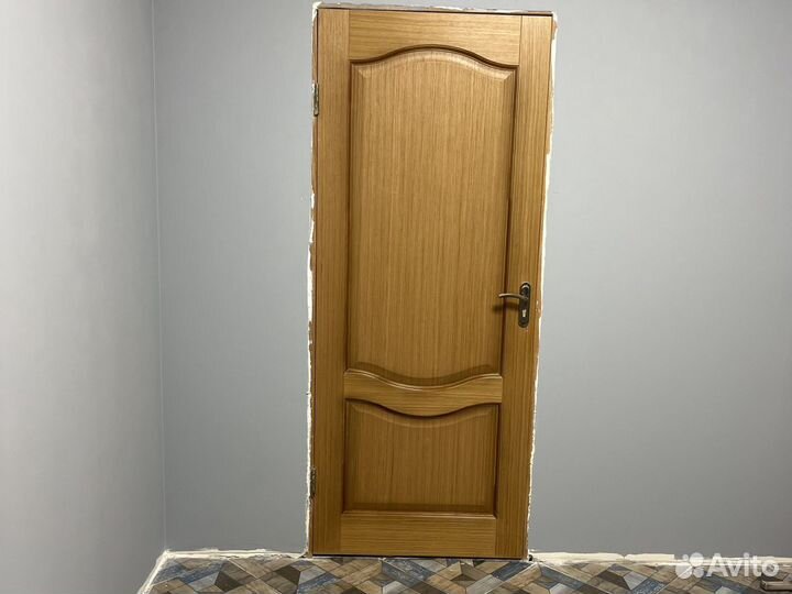 Двери полотно дубовый шпон, фурнитура, массив