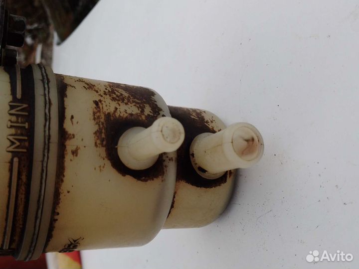 Бачок гура lancer 9