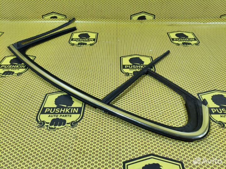 Уплотнитель стекла двери задний правый Opel